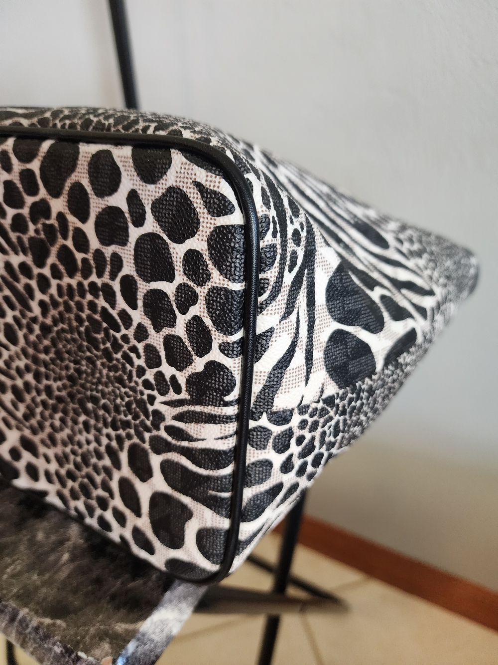 Michael Kors Black & White Animal Print Carter Tote Bag - Picture 5 of 12